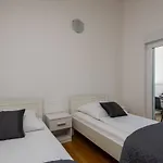 Ellen Sophie Vrznaveri