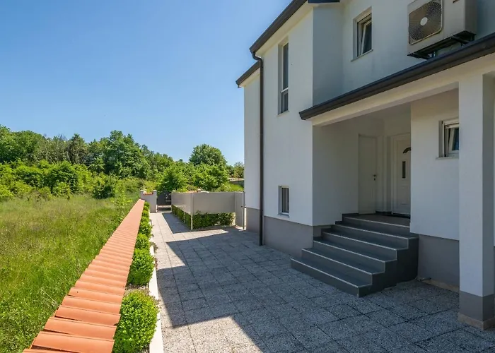 Ellen Sophie Vrznaveri