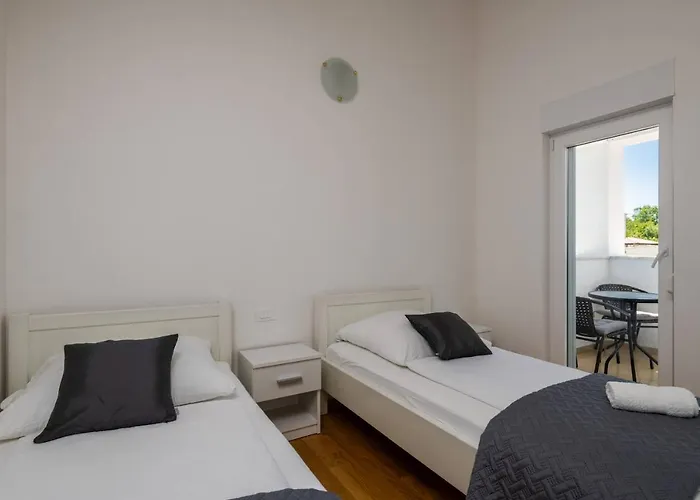 Ellen Sophie Vrznaveri